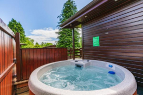 Bluebell Lodge 11 with Hot Tub
